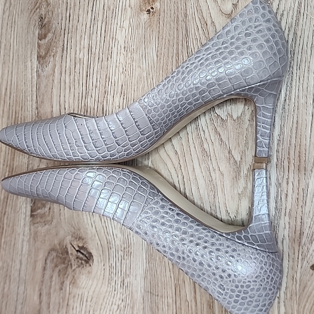 Nine West Womens Gwendle Pointed Toe Grey Pump Croc Embosed Closed Toe Shoes - Picture 5 of 14